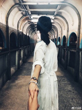 金晨鄧倫最新動態(tài)，聚焦二人世界，各方觀點熱議