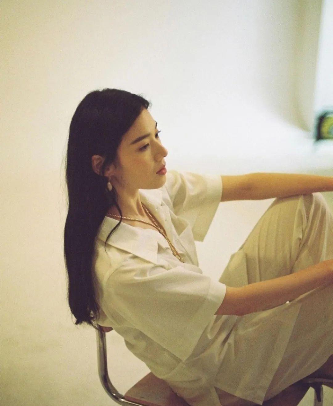 早期韓劇男演員與科技新風(fēng)尚的融合，領(lǐng)略未來生活體驗(yàn)，科技魅力盡顯風(fēng)采！