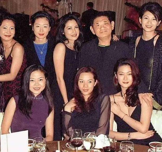 中國(guó)香港女明星，自信之光，展現(xiàn)變化之力