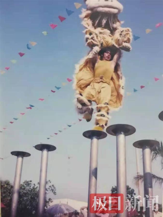 藤縣獅王比賽視頻，小巷深處的獨(dú)特魅力展現(xiàn)獅王風(fēng)采