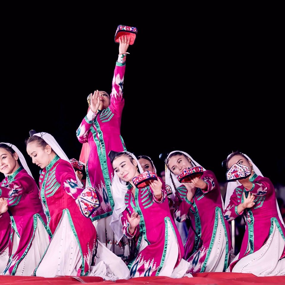 維吾爾族舞蹈新編，小巷深處的魅力舞動(dòng)