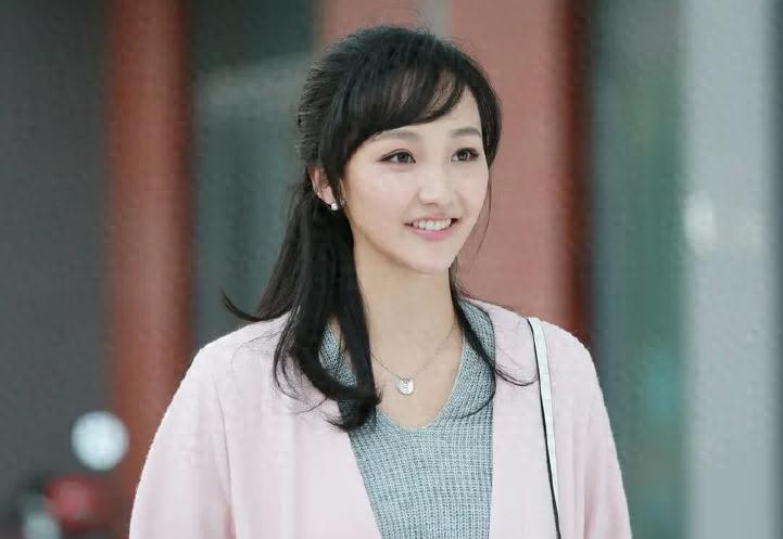 演員于震，從舞臺到熒屏的自信與堅韌之旅