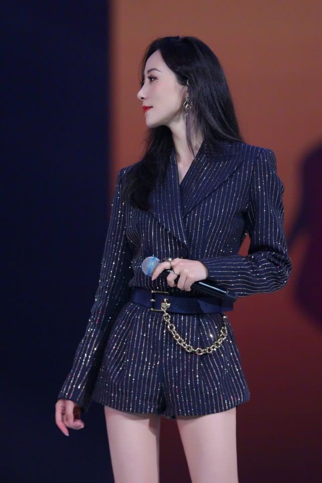 校園女神全能保鏢，變化、學(xué)習(xí)與自信的力量最新章節(jié)