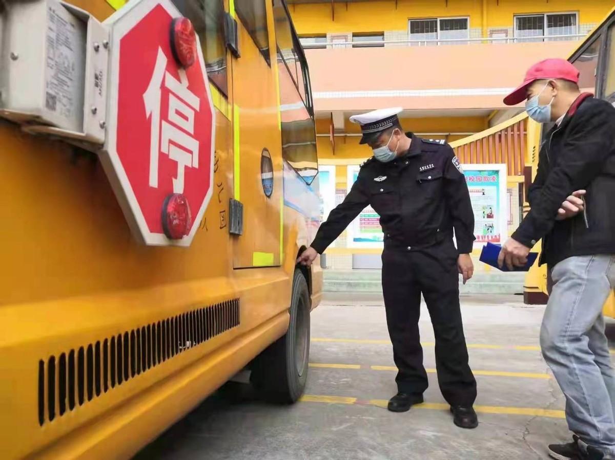 東莞交警最新動態(tài)揭秘，巷弄間的秘密小店大揭秘！