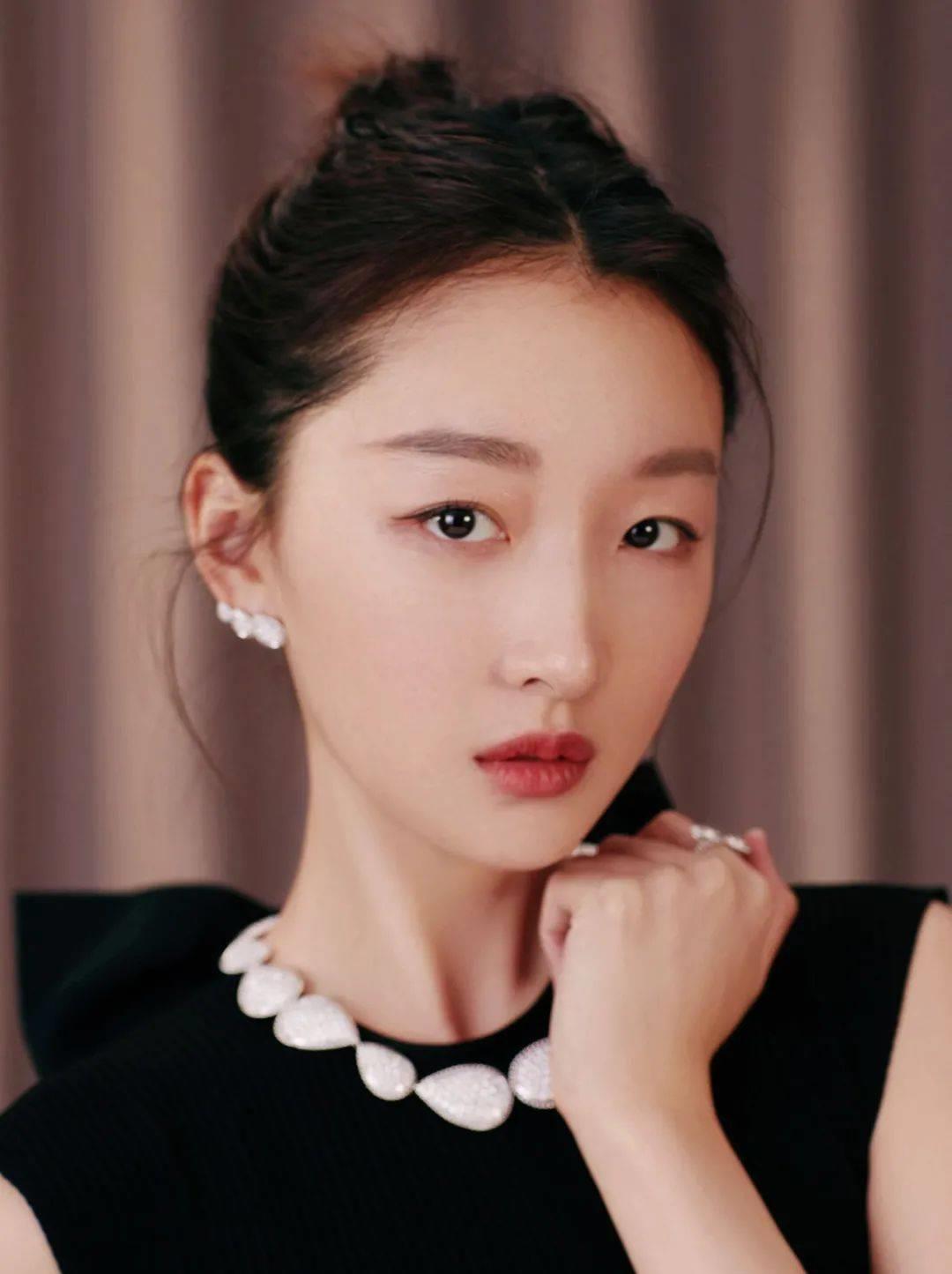 明星女助理,明星女助理，一場尋找內心平靜的旅行之旅