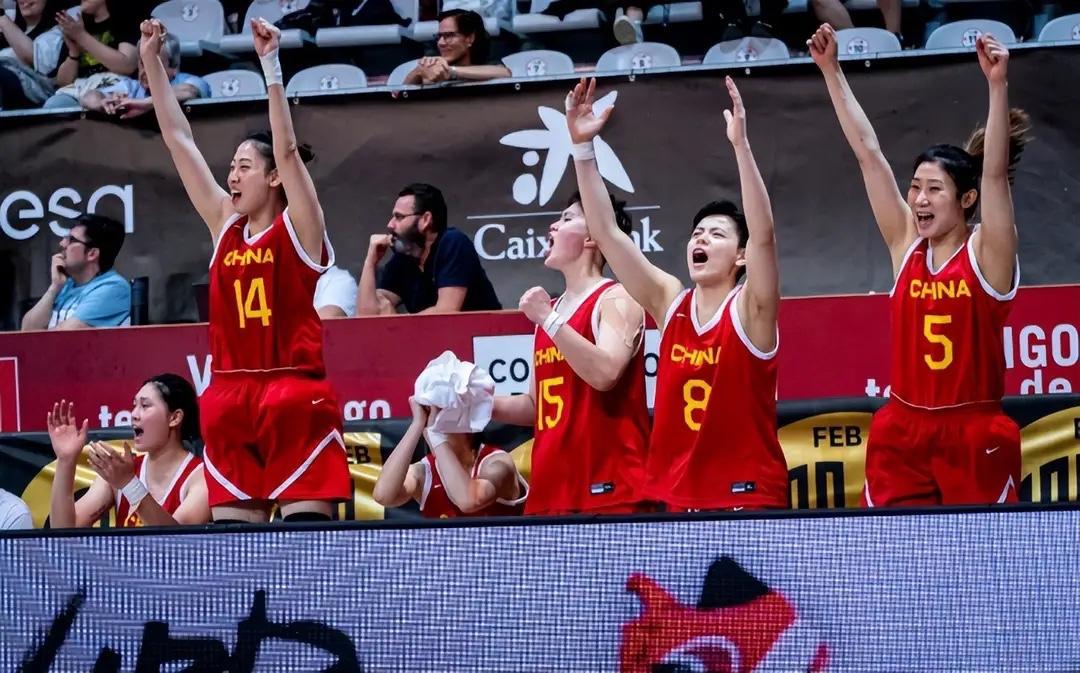 最新發(fā)型顏色趨勢，變化之美，自信閃耀