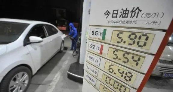 汽油價(jià)格92最新消息,汽油價(jià)格92最新消息，獲取與理解汽油定價(jià)機(jī)制的全攻略