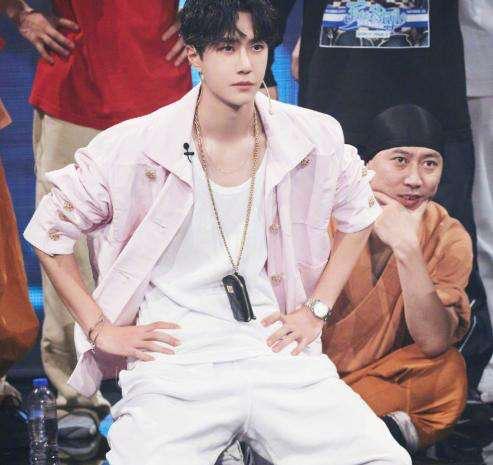 實(shí)力演員,實(shí)力演員與小巷中的隱藏寶藏，一家特色小店的奇妙之旅