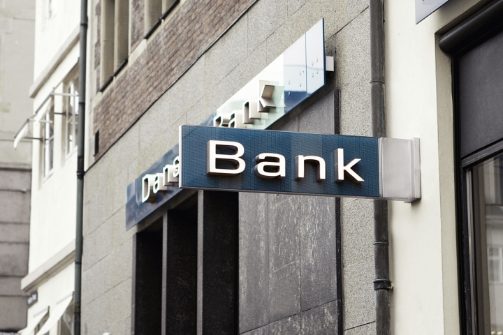 美國(guó)上市銀行的背景、重大事件與地位概述