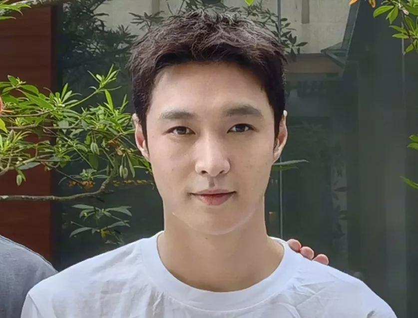 張藝興最新照片,張藝興最新照片陽光少年，魅力無限！