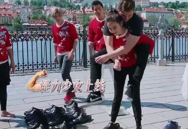 迪麗熱巴鹿晗最新動態(tài),迪麗熱巴鹿晗最新動態(tài)，公眾關(guān)注下的娛樂焦點