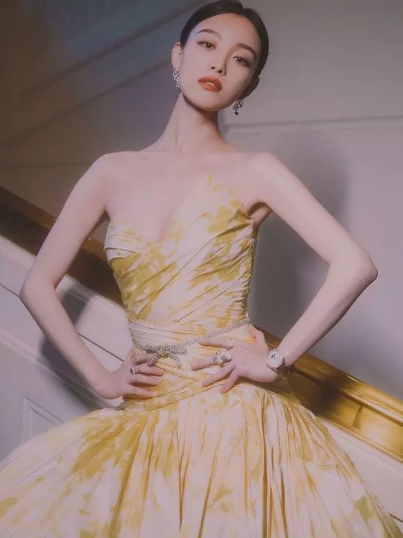 成人女明星應(yīng)遠(yuǎn)離色情內(nèi)容，傳遞正能量，樹立良好榜樣