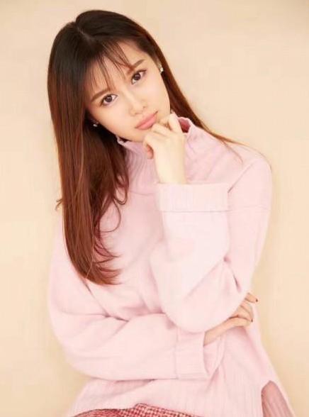 女演員李坤,超越熒幕的璀璨之星，女演員李坤的勵(lì)志故事