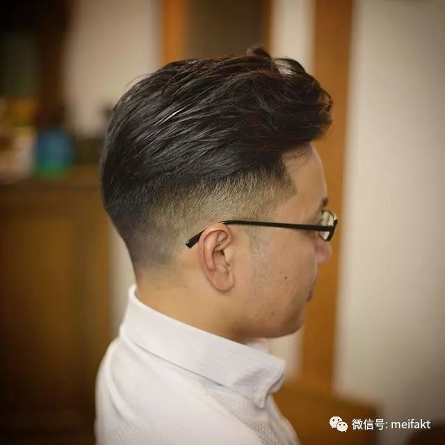 最新中年男士發(fā)型,最新中年男士發(fā)型，科技重塑魅力，引領(lǐng)潮流新風(fēng)尚