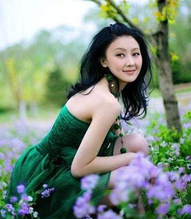 女明星燙發(fā)發(fā)型圖片,女明星燙發(fā)發(fā)型圖片，時尚風(fēng)潮的演變與影響