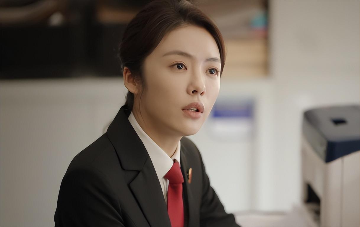 演員嚴(yán)謹(jǐn)，演藝之路的探索與風(fēng)采展示