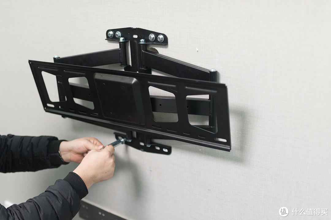 科技重塑生活，電視掛架安裝指南與掛墻新體驗(yàn)視頻