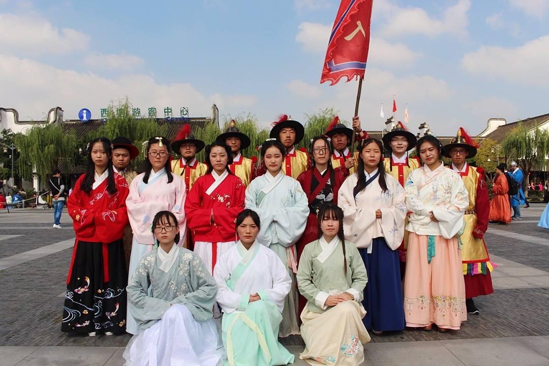 動漫服裝店，激發(fā)變化的力量，培育自信與成就感的時尚殿堂