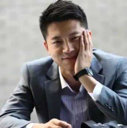 演員金亮，小巷深處的獨(dú)特寶藏探索之旅