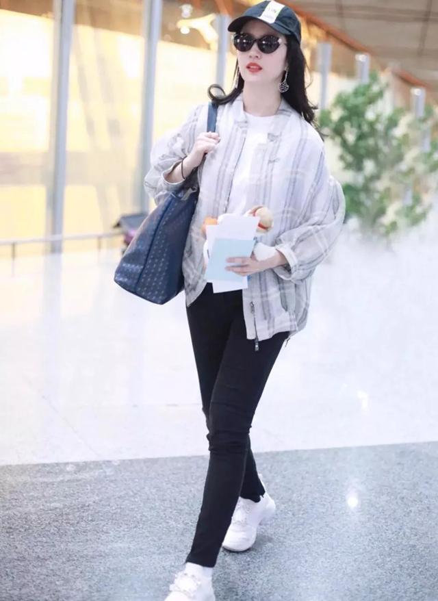 最新款沙發(fā)展示圖，設(shè)計(jì)、應(yīng)用及趨勢(shì)分析全解析