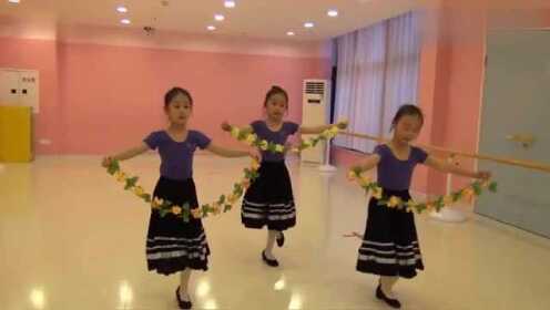 幼兒花環(huán)舞蹈新視頻，教育方式中的藝術(shù)展現(xiàn)風(fēng)采