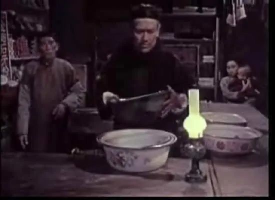 電影林家鋪子，日常溫馨趣事與深厚友情的紐帶之旅