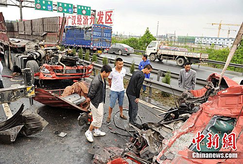 成都車禍最新消息與巷弄深處的獨(dú)特風(fēng)味揭秘