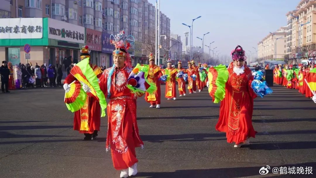 最新燈籠舞風采，舞動變化，展現(xiàn)自信人生