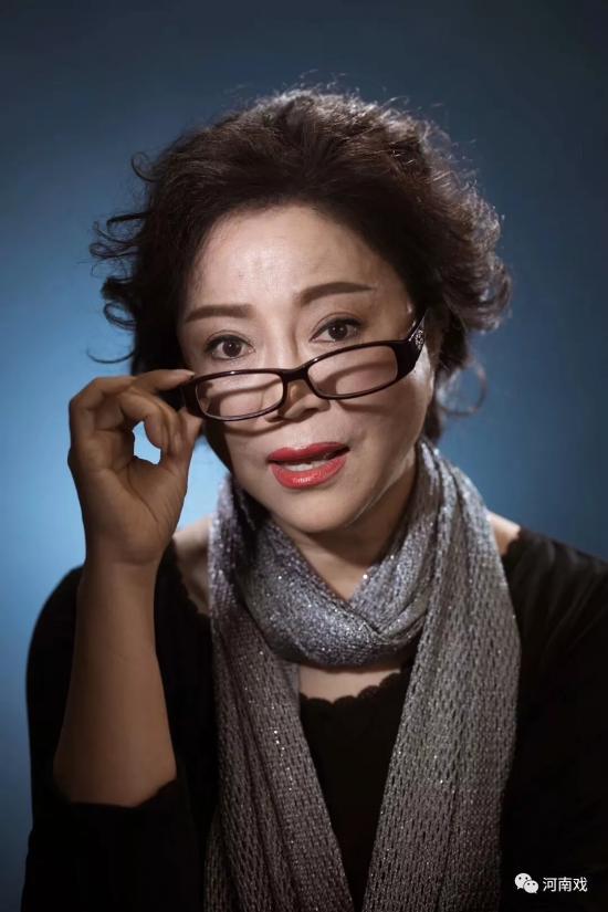 演員喳喳，舞臺(tái)到人生的蛻變——自信與成就的力量之源