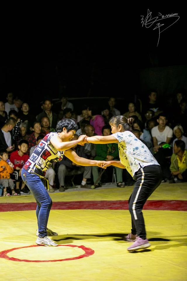 忻州摔跤賽場(chǎng)，最新賽事視頻揭示溫情與友誼的碰撞時(shí)刻