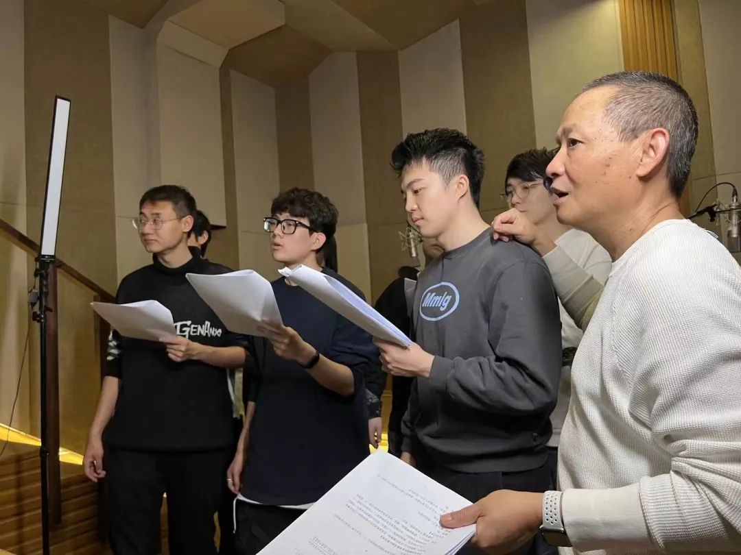 配音演員惠龍，小巷之聲魔法與美食秘境之旅