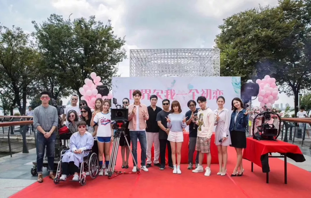 白鹿戀情與科技新品，引領(lǐng)潮流，體驗未來戀情之旅