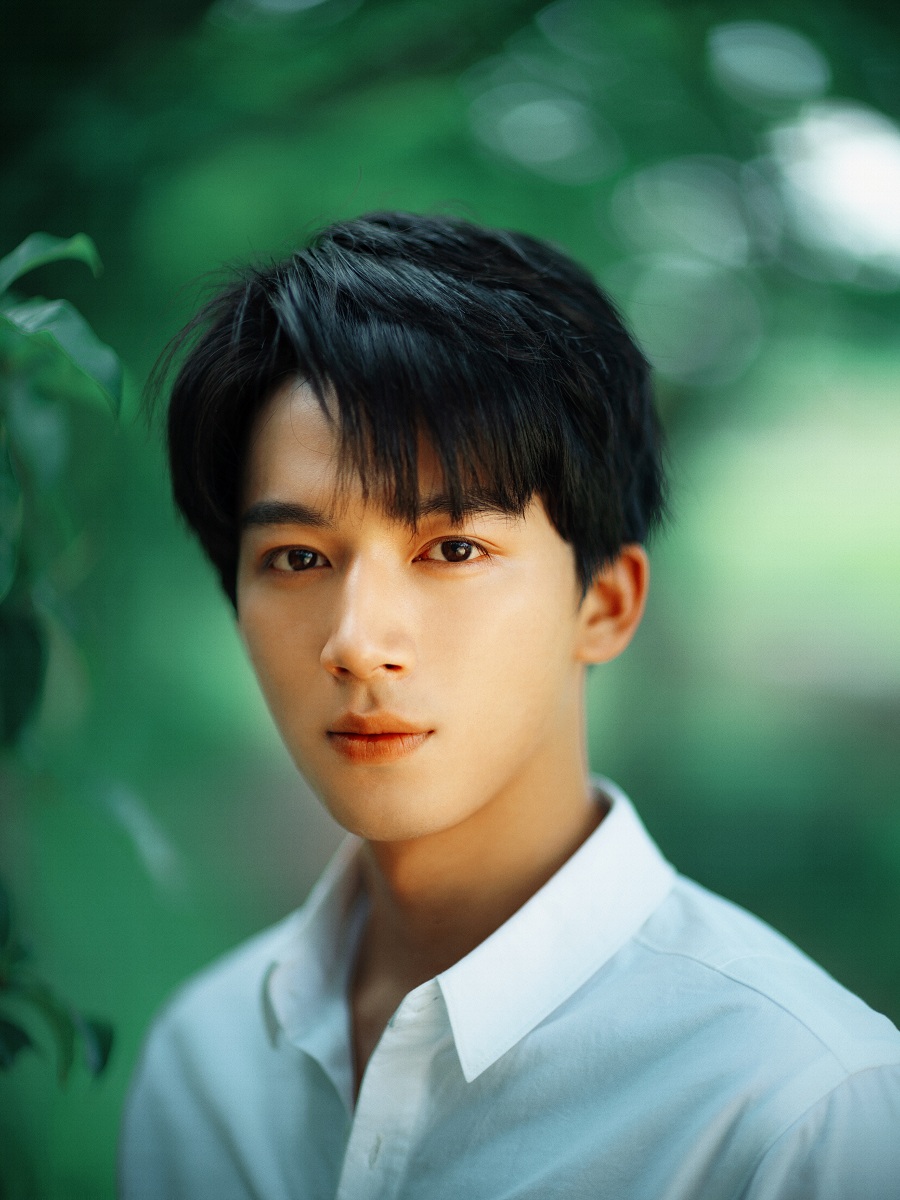 新人明星的璀璨日常，友情、夢(mèng)想與愛(ài)的力量閃耀舞臺(tái)