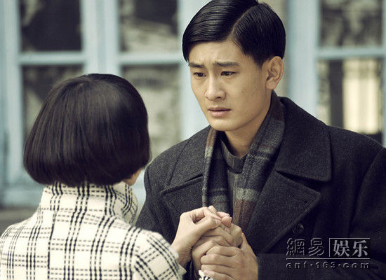 演員梓曉，璀璨演藝之路的閃耀之星