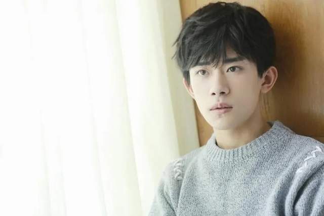 易烊千璽最新帥氣照片，時尚魅力與多元風格的聚焦展現(xiàn)