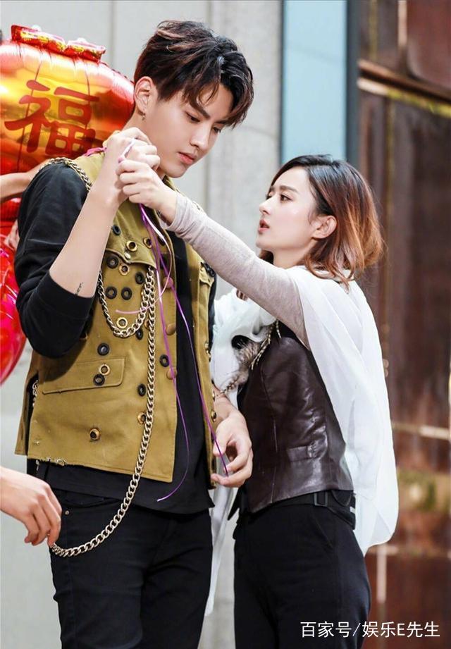 趙麗穎吳亦凡最新圖片，小巷風(fēng)情與隱藏特色小店探秘