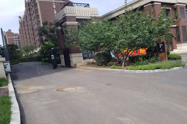 海梓府漏水緊急修復進行中，最新進展速覽！