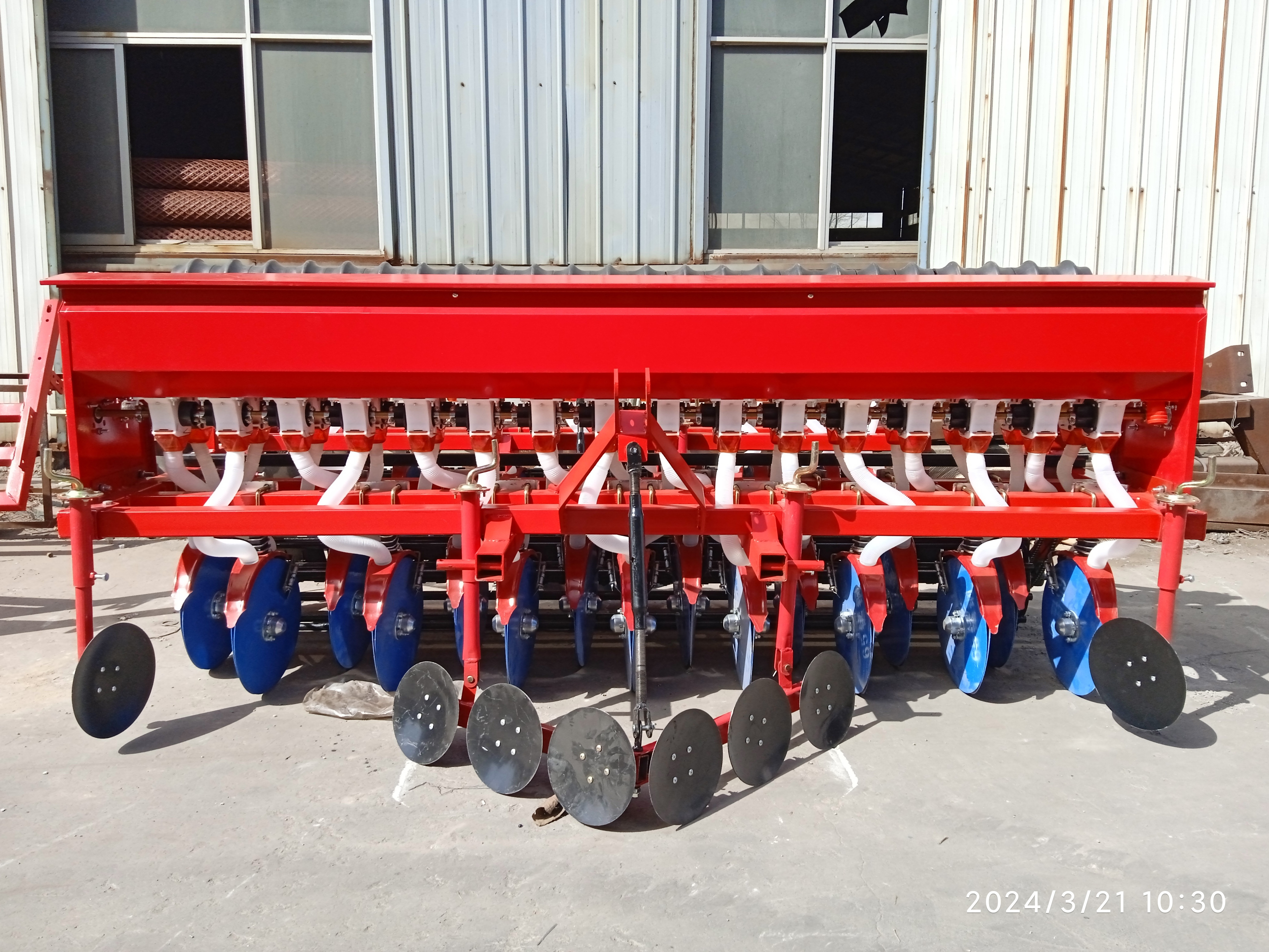 最新款小麥播種機(jī)，播種效率的革命性飛躍，小麥24行播種機(jī)亮相！