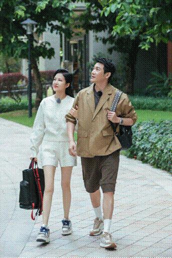 麥迪娜姜潮愛情事業(yè)雙豐收，最新動態(tài)揭秘