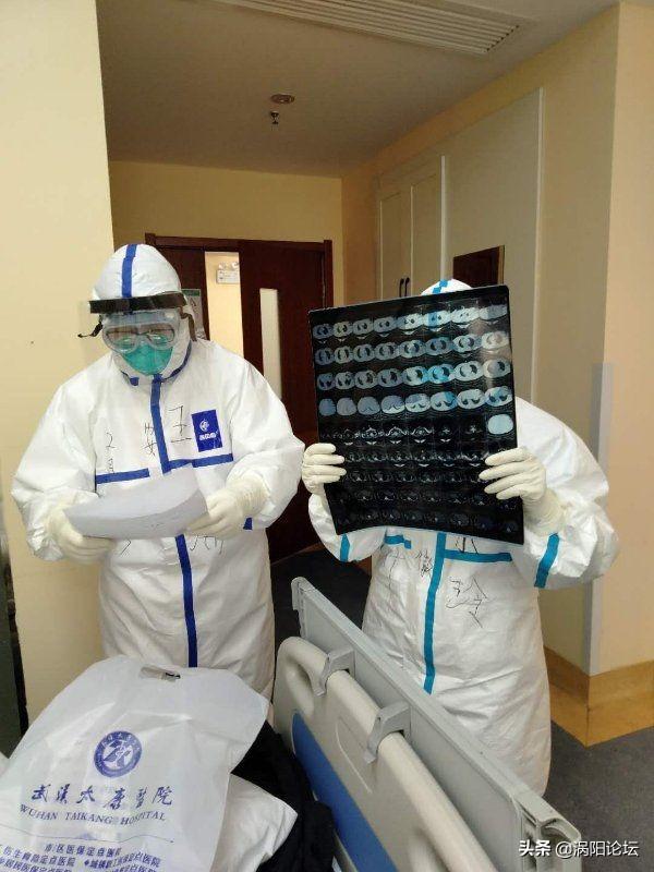 渦陽(yáng)四中女孩引領(lǐng)科技新潮，最新消息與高科技產(chǎn)品探秘