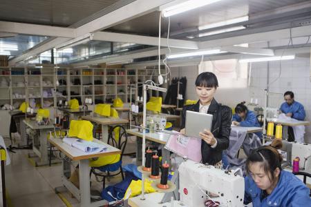 廣州制衣廠急聘燙工，燙衣技術(shù)展現(xiàn)你的才華！