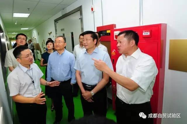 成都市委常委吳凱探索小巷獨(dú)特風(fēng)味，城市細(xì)微之處的魅力探索