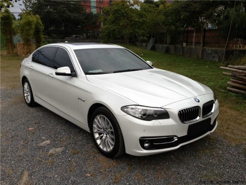 寶馬525最新價格揭秘，小巷深處的豪華座駕