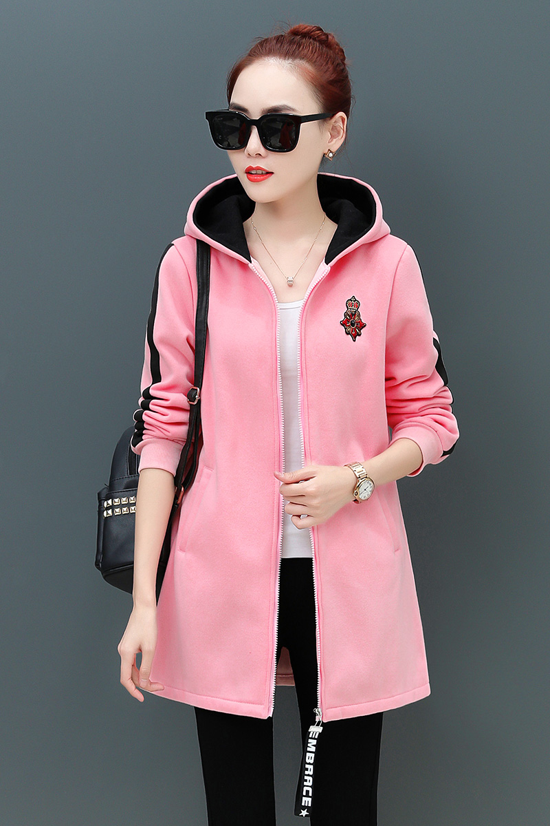 最新款外套，時尚潮流與個人立場的完美融合