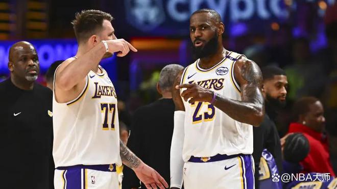 湖人最新動(dòng)態(tài)，籃球賽場上的友情與溫馨日常