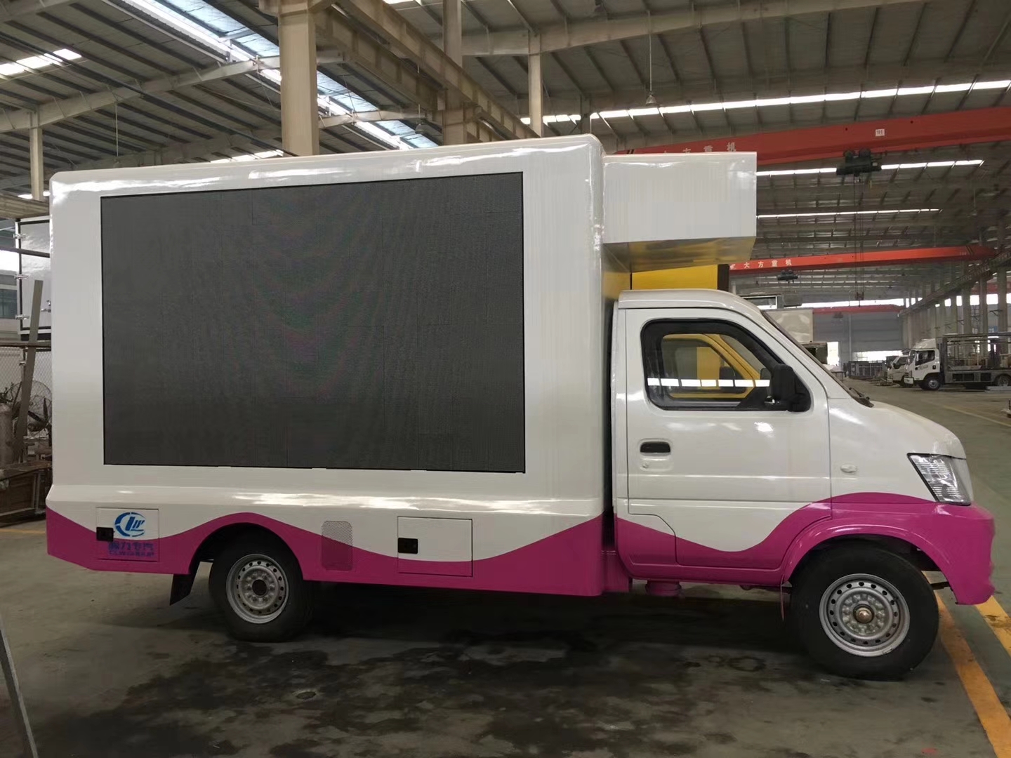 最新廣告車，駛向成功的自信成就之旅