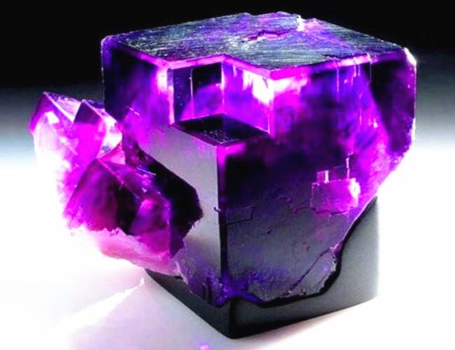 關(guān)于螢石粉最新價(jià)格的分析與討論，市場(chǎng)動(dòng)態(tài)及價(jià)格走勢(shì)探討