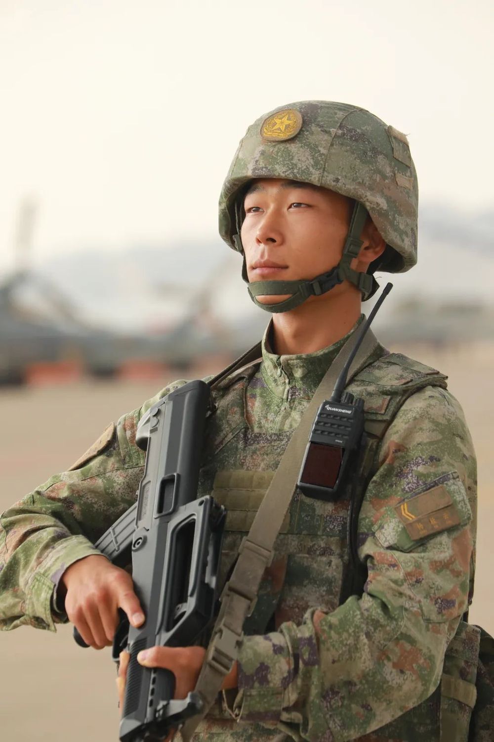 『最新軍裝揭秘，潮流與威嚴并存』