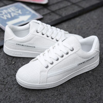 探索小巷時尚魅力，最新板鞋潮流揭秘