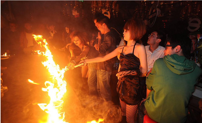 光影交織的時(shí)代傳奇，彌漫之夜2025最新款重磅發(fā)布